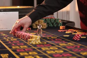 How do I become a casino dealer?